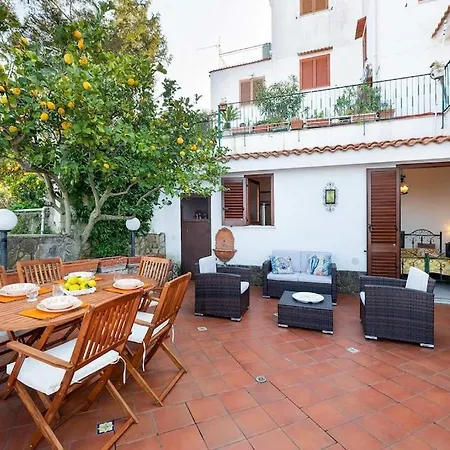 Casa Jasmine With Magnificent Sea View Hébergement de vacances *